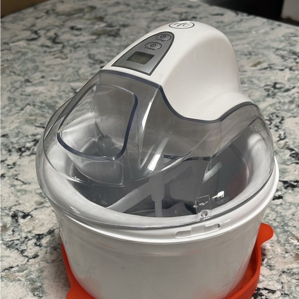 Pampered chef ice cream maker - New!!